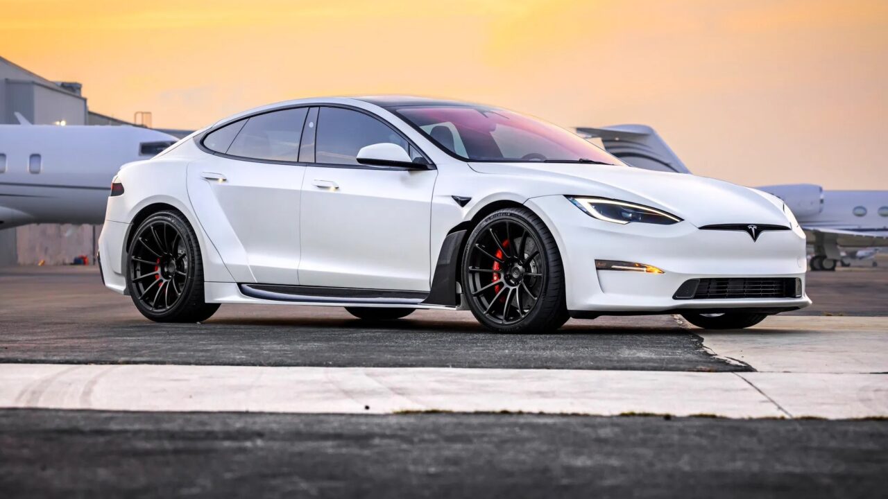 joe rogan tesla model s plaid up