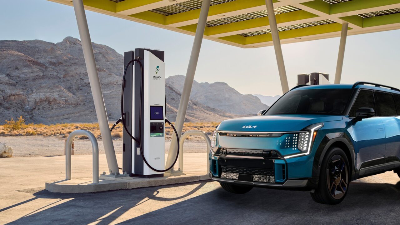 large 1093 electrifyamericaexpandscustomerchargingagreementwithkiaamericatoincludenewev9owners