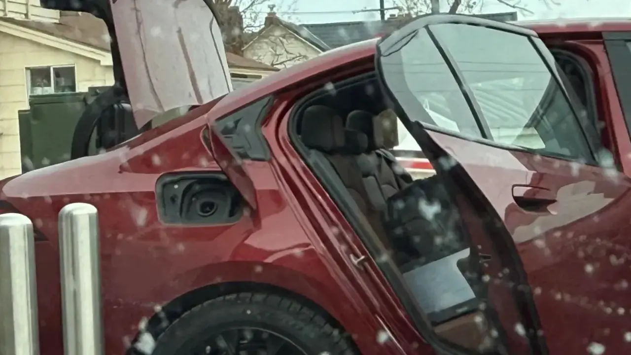 spotted bmw engineers testing native nacs port on an i5 in v0 o7c6yq3cg7fe1.jpg c507aa e1738002736696