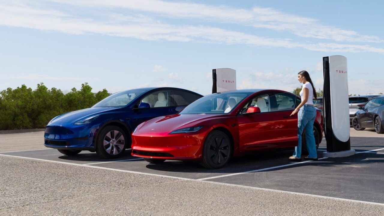 tesla v4 supercharger 2025 1400x933