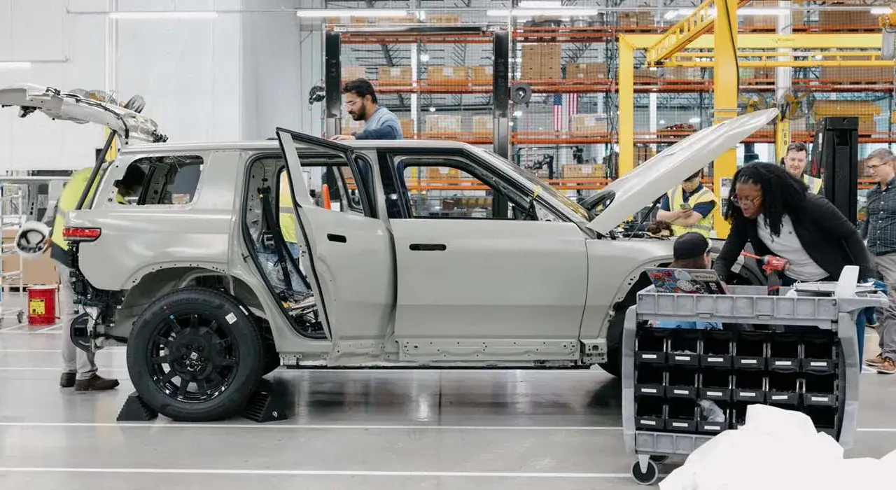 Rivian R2 images side 10