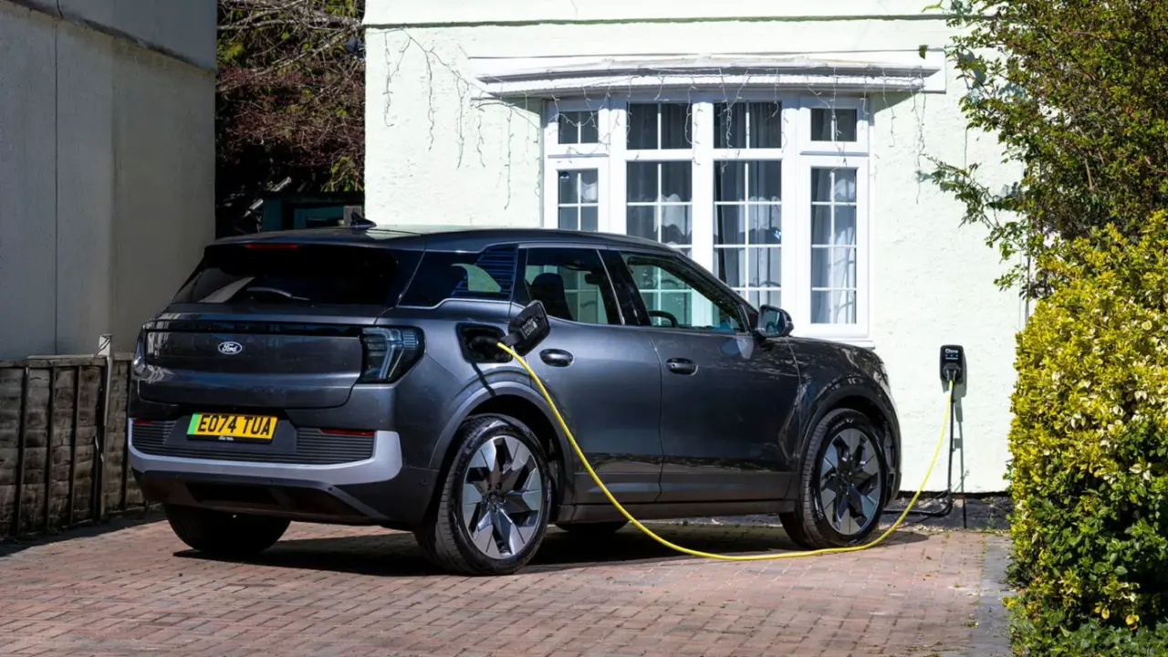ford explorer ladestation charging station wallbox uk grossbritannien 2025 01 min 1400x933.jpg 4