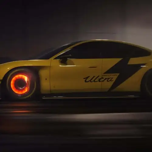 su7 ultra brake glow 9