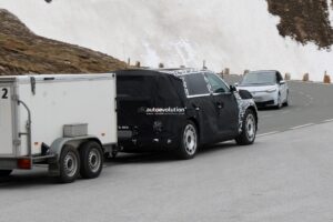 2026 genesis gv90 rocks triangular illuminated grille in new spy photos 9 5