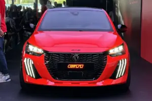 Peugeot 208 GTi Le Mans 2 13