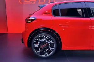 Peugeot 208 GTi Le Mans 12