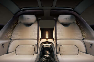 33 EXP 15 Interior 44