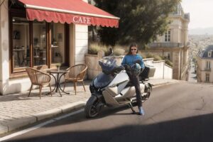 imgi 129 bmw ce 04 scooter 1 4