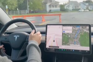 imgi 180 Tesla Full Self Driving Beta 10.69 barrier 3