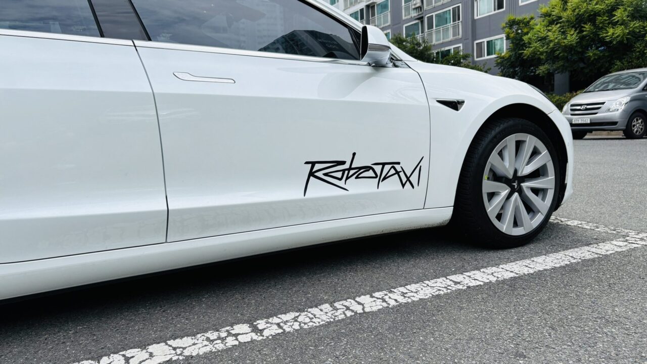 tesla robotaxi decal 2048x1152 1 10