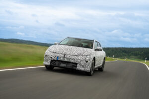 Original 28075 kia ev4 undergoes testing in europe02 18