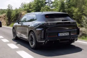 imgi 3 porsche cayenne e4 prototyp 2025 1400x933.jpg 2