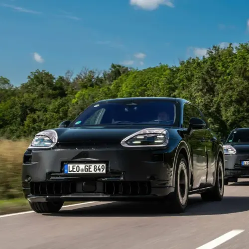 imgi 5 porsche cayenne 4 elektro erlkoenig 2024 2 1400x933 1.jpg 6