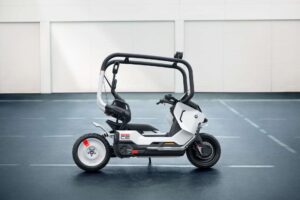 imgi 35 BMW Motorrad Vision CE 06 4