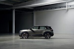 imgi 73 volkswagen reveals new electric crossover concept calls it id cross 8 25