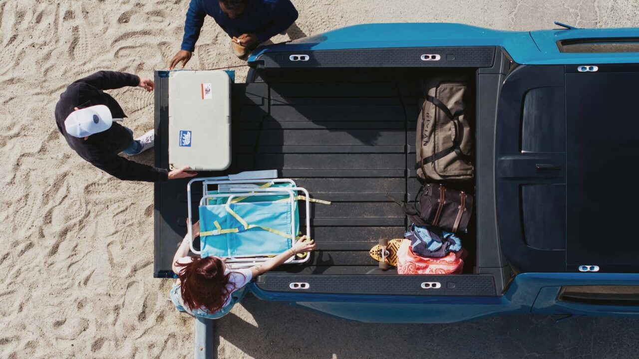 rivian r1t powered tonneau cover 2025 3 8