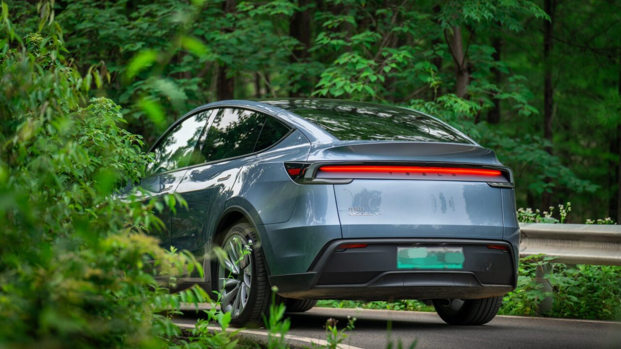 tesla model y china blue rear 2048x1365 1 18