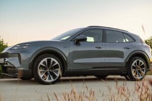 포르쉐, 첫 전기 대형 SUV ‘카이엔 일렉트릭 터보’ 공개... 최고출력 1,140마력에 제로백 2.5초 8 imgi 23 porsche cayenne electric 2026 und porsche cayenne turbo electric 2026 8