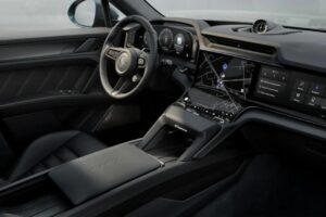 포르쉐, 첫 전기 대형 SUV ‘카이엔 일렉트릭 터보’ 공개... 최고출력 1,140마력에 제로백 2.5초 15 imgi 26 New Porsche Cayenne Electric reveal images 2 15