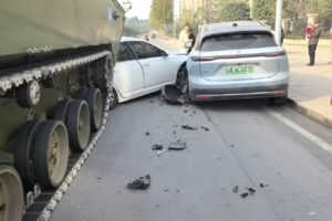 니오 EC6 고속 사고… 차량 후미 절단됐지만 탑승자 중상 피해 4 e53687031c234d1fc4a86e06203f679b picsart aiimageenhancer 800x447 1 4