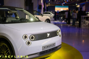 중국 신에너지차 판매, 11월 또다시 사상 최대… 전기차가 성장 견인 firefly ev greece 800x450 1 4