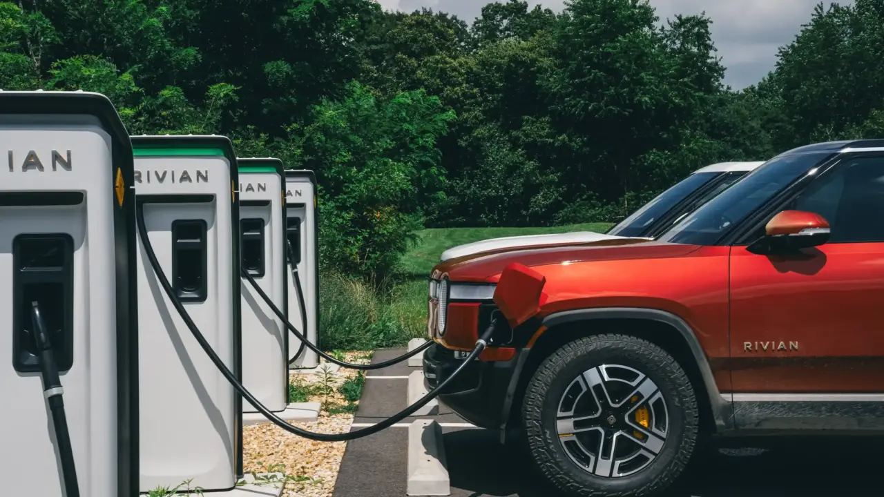 Rivian, 배터리 ‘하부 타격 방어막’ 특허