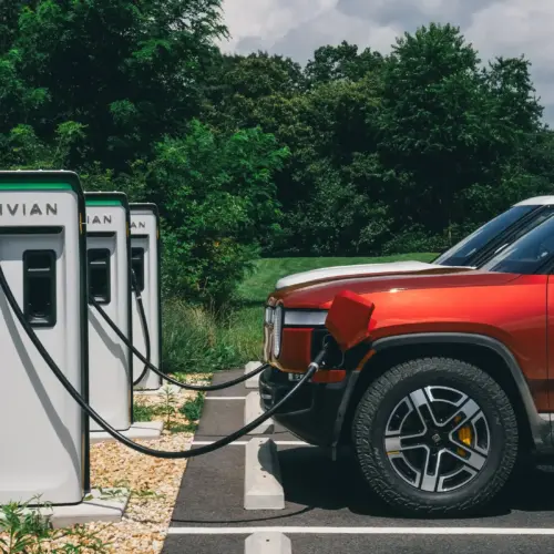 Rivian, 배터리 ‘하부 타격 방어막’ 특허