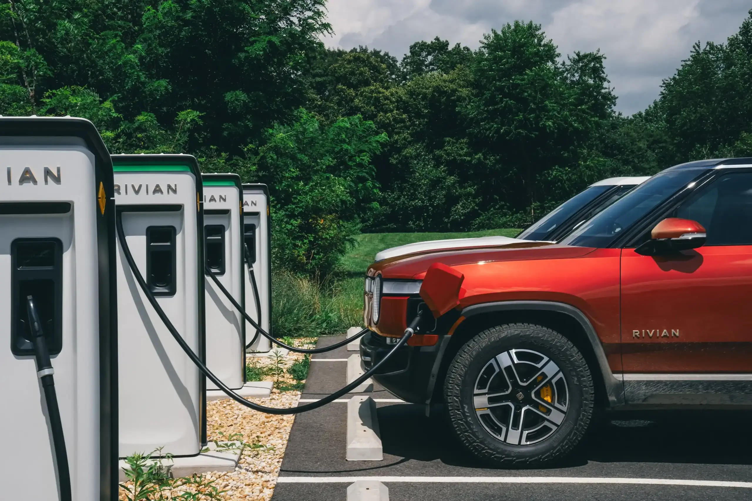 Rivian, 배터리 ‘하부 타격 방어막’ 특허