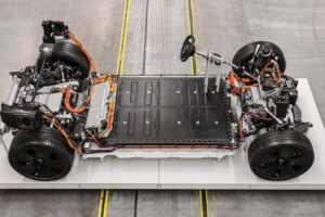 포르쉐, 2025년형 타이칸에 대대적 업그레이드… 주행거리·충전 성능 모두 끌어올려 2 porsche taycan battery 1 2