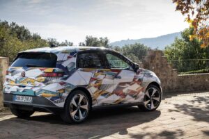 ‘2만5,000유로 전기차’의 실체… 폭스바겐 ID. 폴로 기술 사양 확정 16 vw id. polo 2026 mit tarnung 12 16