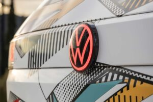 ‘2만5,000유로 전기차’의 실체… 폭스바겐 ID. 폴로 기술 사양 확정 9 vw id. polo 2026 mit tarnung 2 9