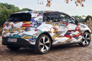 ‘2만5,000유로 전기차’의 실체… 폭스바겐 ID. 폴로 기술 사양 확정 8 vw id. polo 2026 mit tarnung 3 8