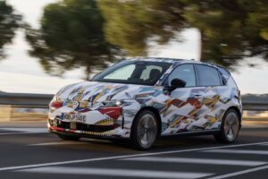 ‘2만5,000유로 전기차’의 실체… 폭스바겐 ID. 폴로 기술 사양 확정 6 vw id. polo 2026 mit tarnung 5 6