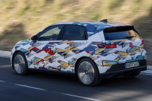 ‘2만5,000유로 전기차’의 실체… 폭스바겐 ID. 폴로 기술 사양 확정 4 vw id. polo 2026 mit tarnung 7 4