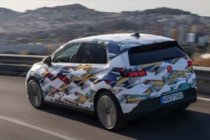 ‘2만5,000유로 전기차’의 실체… 폭스바겐 ID. 폴로 기술 사양 확정 3 vw id. polo 2026 mit tarnung 8 3