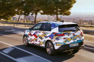 ‘2만5,000유로 전기차’의 실체… 폭스바겐 ID. 폴로 기술 사양 확정 2 vw id. polo 2026 mit tarnung 9 2