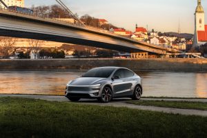 테슬라, 유럽에서 다시 속도 낸다… FSD 체험·신시장 공략 본격화 G w223tbQAA1K1P 3