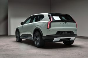 볼보 EX60, 10분 충전에 340km…800V 충전으로 게임체인저 노린다 3 볼보 EX60, 10분 충전에 340km…800V 충전으로 게임체인저 노린다 Volvo EX60 Cross Country Studio334d2a8a67045478e6 3