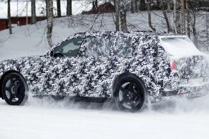 롤스로이스, 두 번째 전기차 ‘전기 SUV’ 포착... 2027년 데뷔 예고 imgi 24 New Rolls Roce electric SUV 004 4