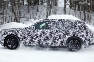 롤스로이스, 두 번째 전기차 ‘전기 SUV’ 포착... 2027년 데뷔 예고 imgi 31 New Rolls Roce electric SUV 003 5