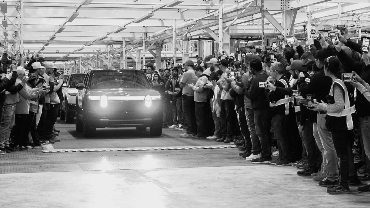 리비안 R2, 양산 전 단계 돌입… 2026년 상반기 고객 인도 목표 imgi 5 Rivian R2 Validation Builds 13