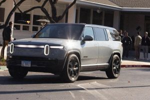 리비안 R2, 6월 고객 인도 확정…6,525만 원부터 imgi 64 Rivian R2 Ext 20 1 4