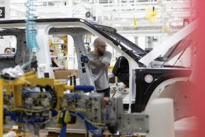 리비안 R2, 6월 고객 인도 확정…6,525만 원부터 imgi 72 Rivian R2 Plant 6