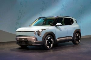 기아 EV2 브뤼셀 모터쇼서 세계 최초 공개, 유럽 B-SUV 시장 정면 돌파 3 기아 EV2 브뤼셀 모터쇼서 세계 최초 공개, 유럽 B-SUV 시장 정면 돌파 kia ev2 frost blue motorshow static highres 001 3