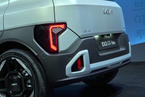 기아 EV2 브뤼셀 모터쇼서 세계 최초 공개, 유럽 B-SUV 시장 정면 돌파 30 기아 EV2 브뤼셀 모터쇼서 세계 최초 공개, 유럽 B-SUV 시장 정면 돌파 kia ev2 gtline ivory silver matt motorshow static highres 008 30