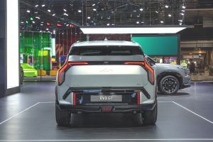 kia ev3 gt ivory silver matt motorshow static highres 05 5