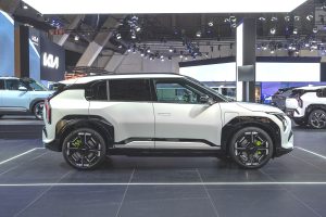 kia ev3 gt ivory silver matt motorshow static highres 06 4