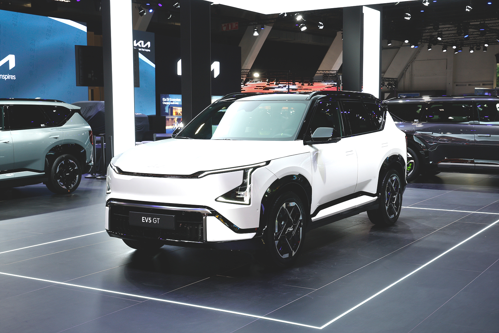 kia ev5 gt snow white pearl motorshow static hires 03 1
