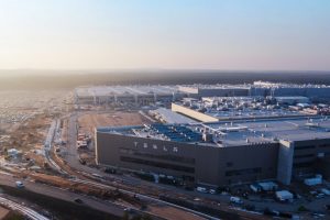 테슬라, 4680 배터리 전략 수정…사이버트럭 부진 속 모델 Y에 재투입 tesla giga berlin gigafactory gruenheide 1400x933 1 3