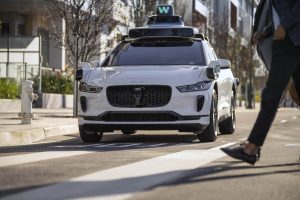 '무인 운전' 웨이모 vs '영토 확장' 테슬라…오스틴 로보택시 전쟁 '2라운드' waymo jaguar i pace driverless ride hailing taxi 2048x1365 1 3